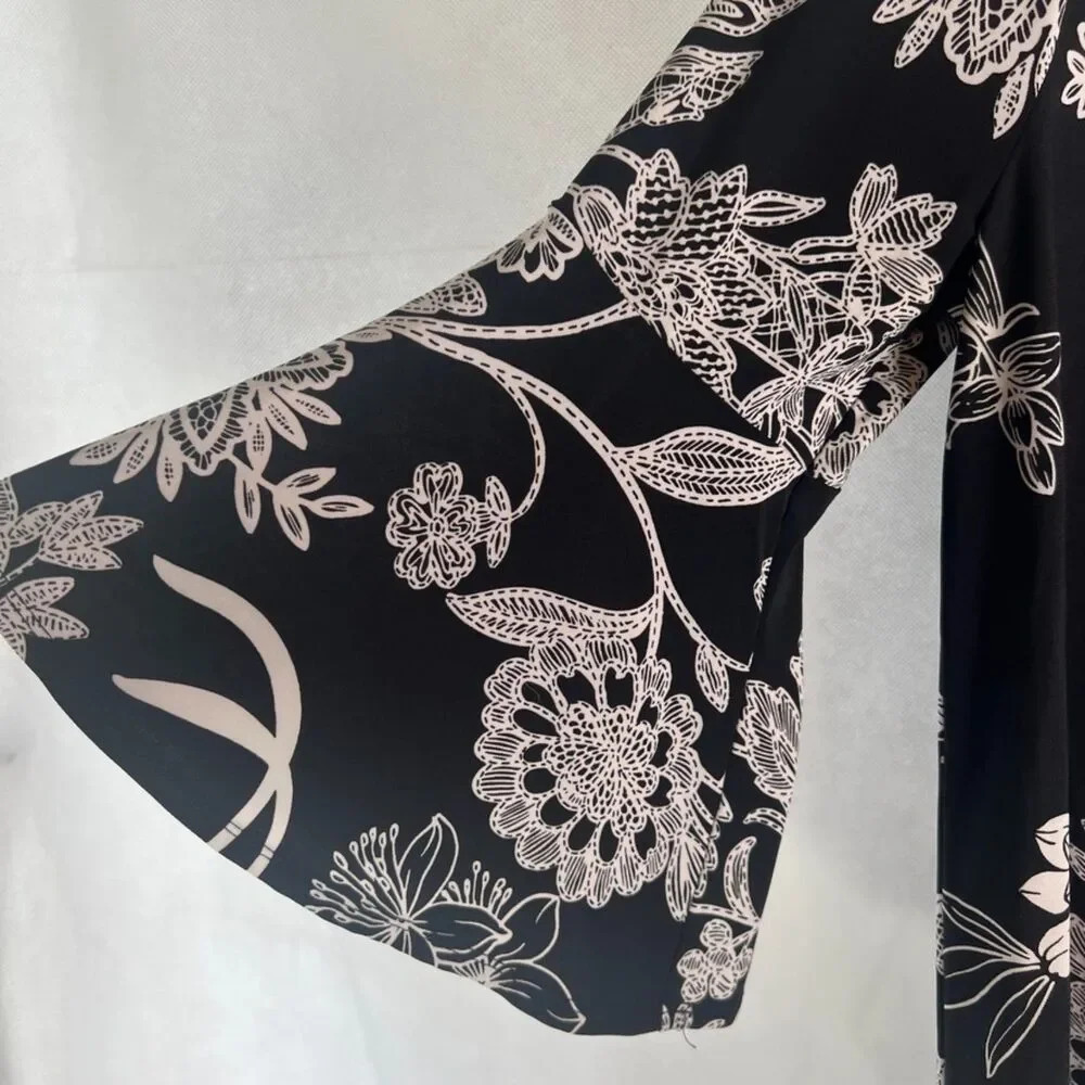 Kasper Black & White Floral Scoop Neck 3/4 Bell Sleeve Blouse Sz MD - Picture 3 of 7